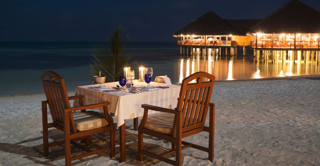 dinning on a beach